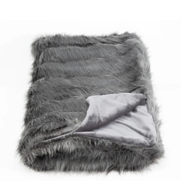 Aviva Stanoff Random Blanket Pull-live listing - Picture 4 of 8